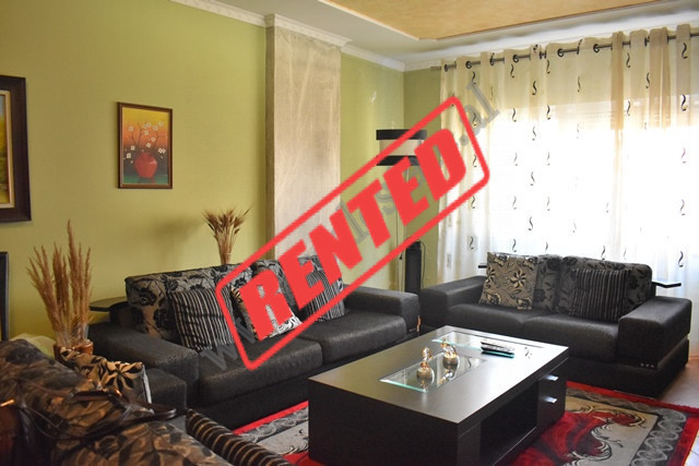 Apartament 2+1 me qera ne rrugen Zef Jubani ne Tirane.&nbsp;
Eshte i pozicionuar ne katin e dyte te